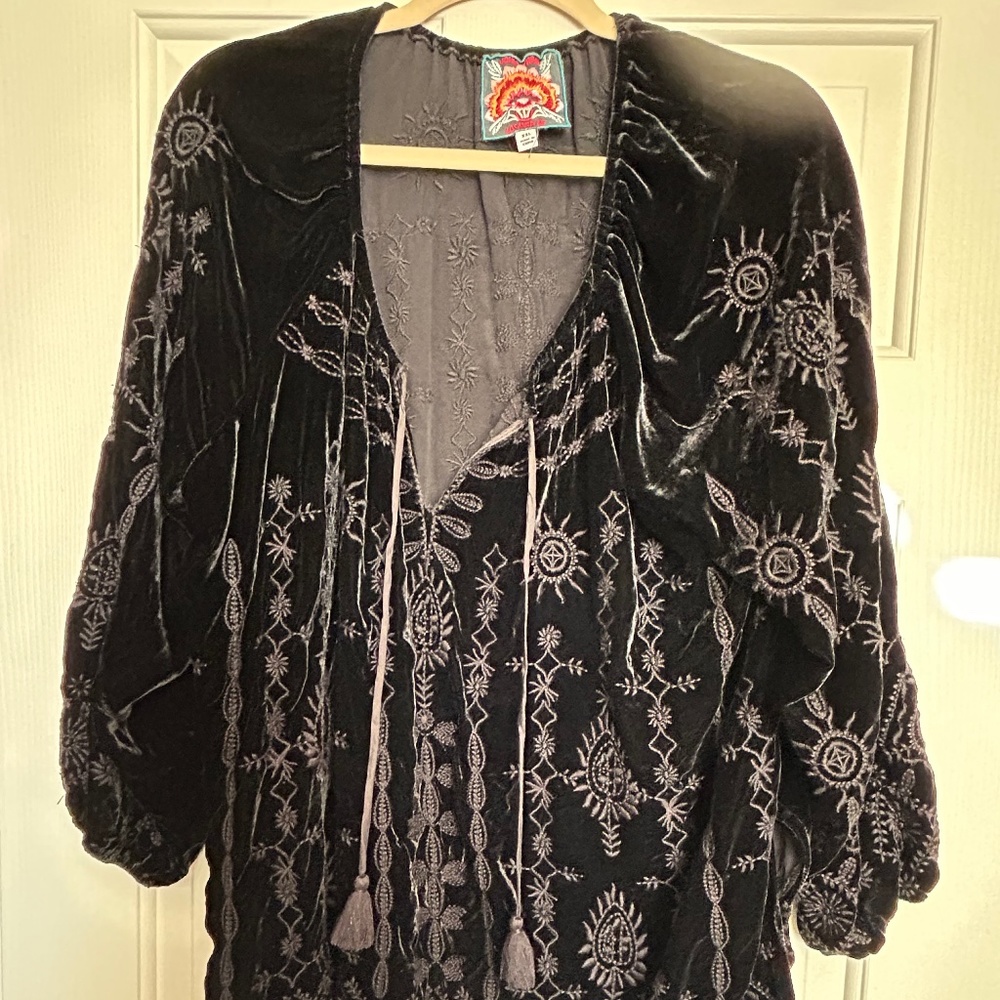 Johnny Was Back Velvet Peasant Tunic with Tone on Tone Embroidery Size XXL